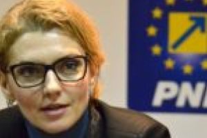 Alegerile au trecut, războiul politic continuă! Alina Gorghiu: „Cea mai mare prostie pe care PSD o poate face este să blocheze revizuirea Constituţiei”