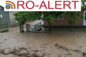 Un nou Cod roşu a fost emis pentru locuitorii din Botoşani prin RO- Alert. Populaţia a fost avertizată să se adăpostească din calea apelor