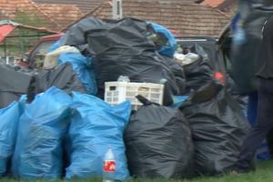 BLOCAJ la ridicarea gunoiului în Teiuş – Firma de salubrizare nu mai are unde să depoziteze deşeurile