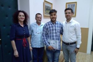 Al 11-lea premiu „Manaz” i-a fost acordat, ieri, unui elev de clasa a XII-a de la Colegiul ...