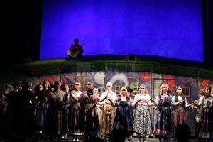 Maraton de râsete şi lacrimi la „Scripcarul pe acoperiş”, pe scena teatrului sucevean