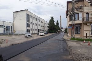 Primim la redacţie: Stradă din Bistriţa, asfaltată deşi nu avea nicio groapă. Ce răspunde Primăria (FOTO)