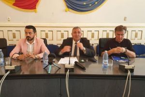 VIDEO: Conferinţă de presă la Prefectura Alba pe tema măsurilor luate după inundaţiile din sudul judeţului