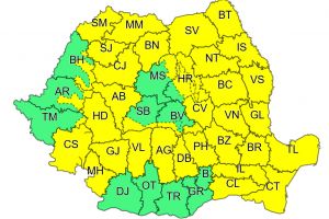 Zona montană a Bihorului, sub cod galben de furtuni şi căderi de grindină până vineri seara