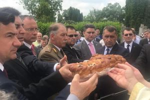 Privind spre ÎNĂLȚARE …