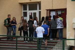 Elevii claselor a VIII-a intră în vacanţă