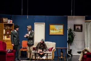 „Dineu cu proşti”, pe scena Casei Municipale de Cultură „Eugen Nicoară”