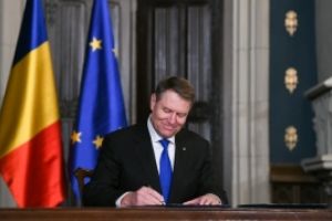 Klaus Iohannis a SEMNAT: se modifică Legea Educaţiei