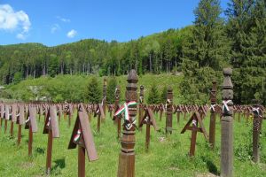 George Simion: Am pus lumânări la toate crucile. Pentru că noi nu suntem ca ei!