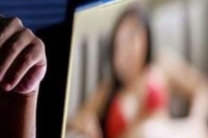 O cântăreaţă de muzică populară a fost şantajată cu imagini compromiţătoare! Amantul ei, posibil politician. Breaking News!