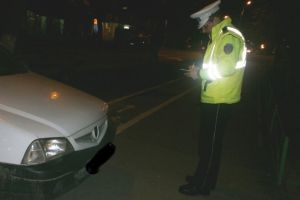 Scandal în Complexul Studenţesc. Poliţiştii locali au despărţit trei tineri beţi care s-au luat la bătaie