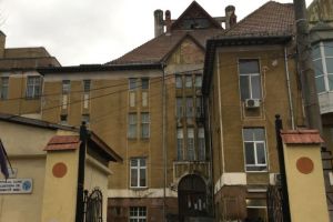 FOTO Cel mai mare spital din Sibiu se mută parţial în containere – Costă aproape patru milioane
