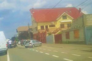 ACCIDENT pe o stradă principală din oraş! Traficul este îngreunat