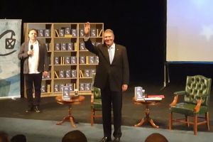LIVE VIDEO/ FOTO/ Preşedintele Iohannis îşi lansează noua carte la Alba Iulia: ”Pas cu pas am ajuns în Europa”