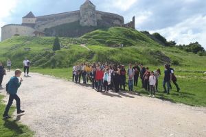 Rotary Club Târgovişte, excursie pentru copii cu rezultate foarte bune de la “Bălaşa Doamna”