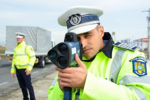 Recordul de viteză în localitate, stabilit de un şofer în Vâlcea