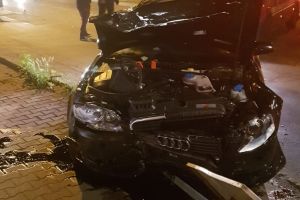 Doi răniţi în urma unui accident pe strada Libertăţii din Bistriţa în care două maşini s-au ciocnit (FOTO)
