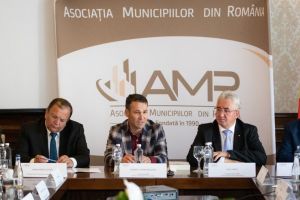 Primarul Ovidiu Creţu, la şedinţa AMR unde s-a reclamat falimentul administraţiei publice locale