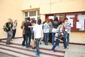 Elevii claselor a VIII-a intră în vacanţă, urmând să susţină evaluarea naţională ...