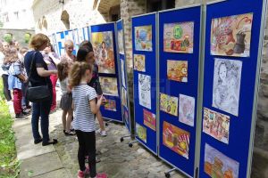 Vernisajul Expoziţiei-concurs de desene „Vis de copil în casa bunicilor”, ediţia a ...