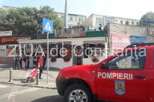 Imagini de la eveniment. Incendiu la un fast food din zona Brotacei din municipiul Constanta. Intervin pompierii (galerie foto)
