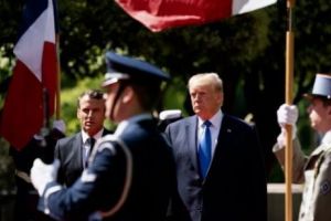 Donald Trump a interzis ambasadelor să arboreze un drapel pe catargul oficial 