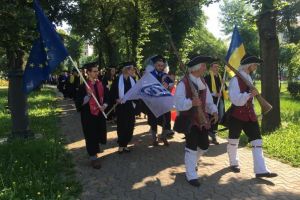 FOTO/ LIVE VIDEO: Parada absolvenţilor Universităţii “1 Decembrie 1918”, promoţia 2019. Momente emoţionante pentru studenţi şi profesori, la Alba Iulia