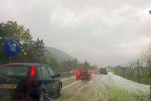 Cod portocaliu de ploi torenţiale, vânt, vijelii şi grindină în 11 judeţe şi galben în alte douăzeci