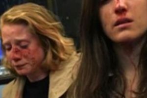 Apucături sălbatice: Ne-au obligat să ne sărutăm în autobuz. Apoi ne-au scuipat şi ne-au luat la pumni...