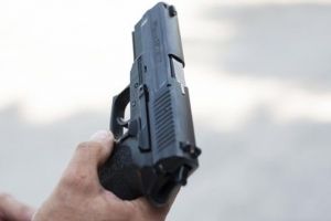 Foc de armă pentru prinderea unui urmărit naţional, la Timişoara. Fugarul a reuşit să scape