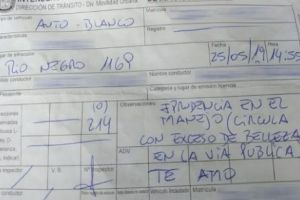 O şoferiţă a fost amendată pentru „frumuseţe excesivă pe drumuri publice”