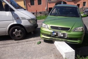 FOTO Accident la Şaroş pe Târnave – Un microbuz a lovit o maşină