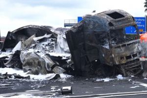 FOTO/ VIDEO: Un şofer român de TIR a provocat un DEZASTRU, pe o autostradă din Germania