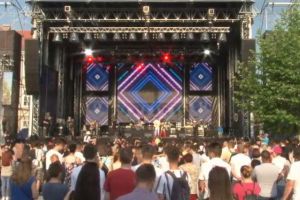 LIVE VIDEO: Nume mari pe scena AlbaFest 2019 în a doua seară de festival. LA FAMILIA, AMI, RUBY, VUNK, SORE încing atmosfera într-un mega-show