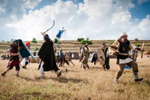 În 21-23 iunie: Festivalul Cetăţilor Dacice se desfăşoară pe tărâmul dacilor liberi de la Cricău, în vechiul Apoulon