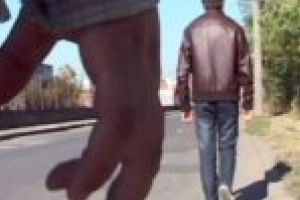 Tâlhărit ziua în amiaza mare, într-un parc central din Banat