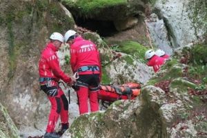 Rămăşiţe umane găsite pe munte. Ar putea fi vorba de un pompier al ISU Mureş