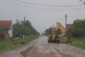 Zero kilometri de drum neasfaltat! Piatra devine istorie în toate centrele de comună până în primăvara lui 2020