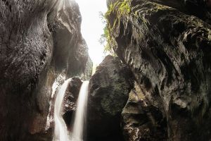 Primăria Săcele caută firmă pentru asigurarea de personal şi administrarea Canionului 7 Scări şi Tiroliană