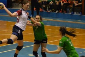 Handbalistele, învinse pe linie la senioare
