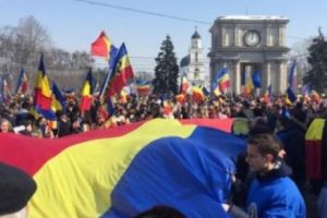 Analiza evenimentelor din Republica Moldova. Revoluţia majorităţii parlamentare la Chişinău: criză politică şi constituţională, cu lumea în stradă