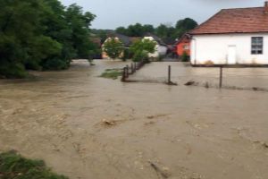 Cod portocaliu de inundaţii pe râuri din opt judeţe. Cod galben pe în alte 35 de judeţe