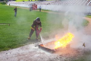 VIDEI & FOTO Concurs al celo mai buni pompieri voluntari din Botoşani. Vezi cine a câştigat întrecerea!