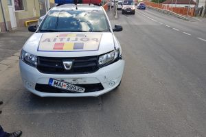 FOTO Accident pe Podul Gării – Un şofer a intrat în maşina Poliţiei