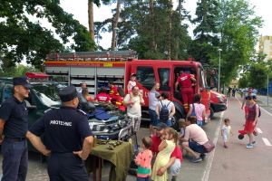 FOTO Distracţie mare în Parcul Sub Arini – Copiii au văzut cum e să fii pompier