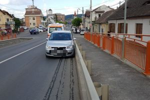 Șoferul care a lovit o maşină de poliţie a murit