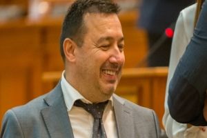 Nu are voie să vorbească, dar vrea funcţie de şef la PSD!