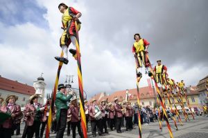 Parcări închise pentru buna desfăşurare a celui mai amplu eveniment al oraşului – Festivalul Internaţional de Teatru Sibiu