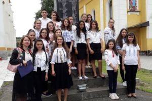 Elevii din Ibăneşti, respect pentru eroii neamului