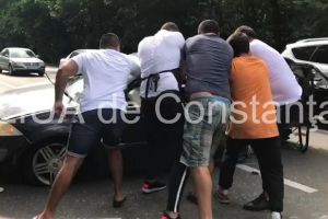Imagini de la eveniment. Accident rutier grav la intrare in Valu lui Traian, judetul Constanta. Doua victime, una incarcerata (galerie foto + video)